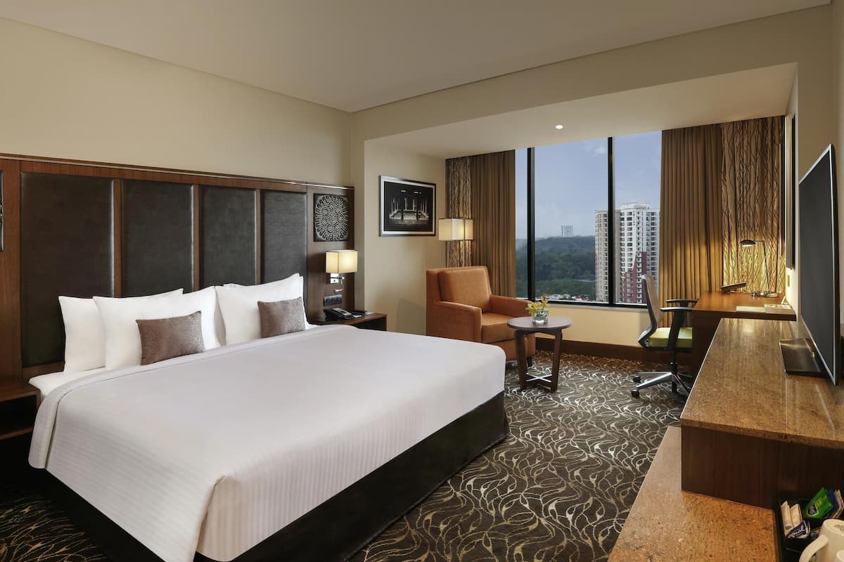 Superior Room, 1 King Bed | 1 bedroom, premium bedding, minibar, in-room safe
