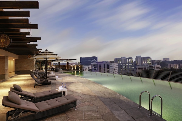 2 bars/lounges, poolside bar