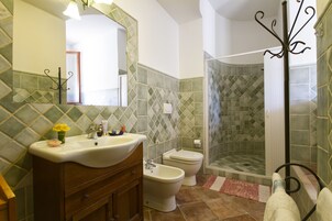 Doccia, set di cortesia gratuito, asciugacapelli, accappatoio