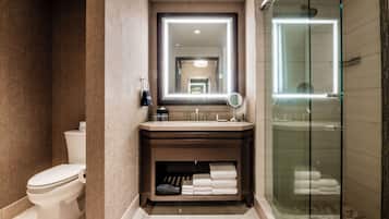 Deluxe Room, 1 King Bed | Bathroom | Free toiletries, hair dryer, towels, soap