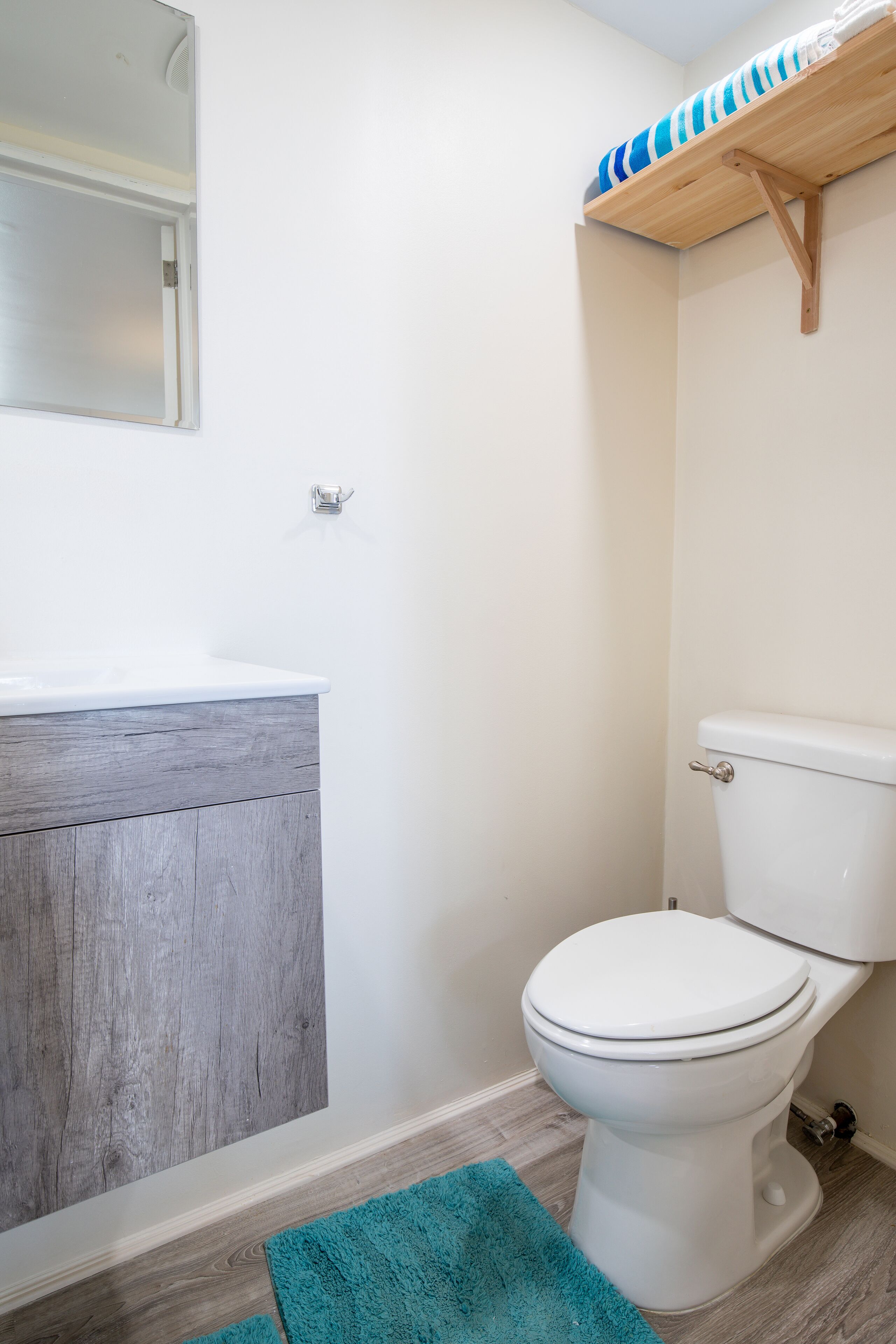 standard double room, 1 queen bed | bathroom | shower, rainfall showerhead, hair dryer, towels