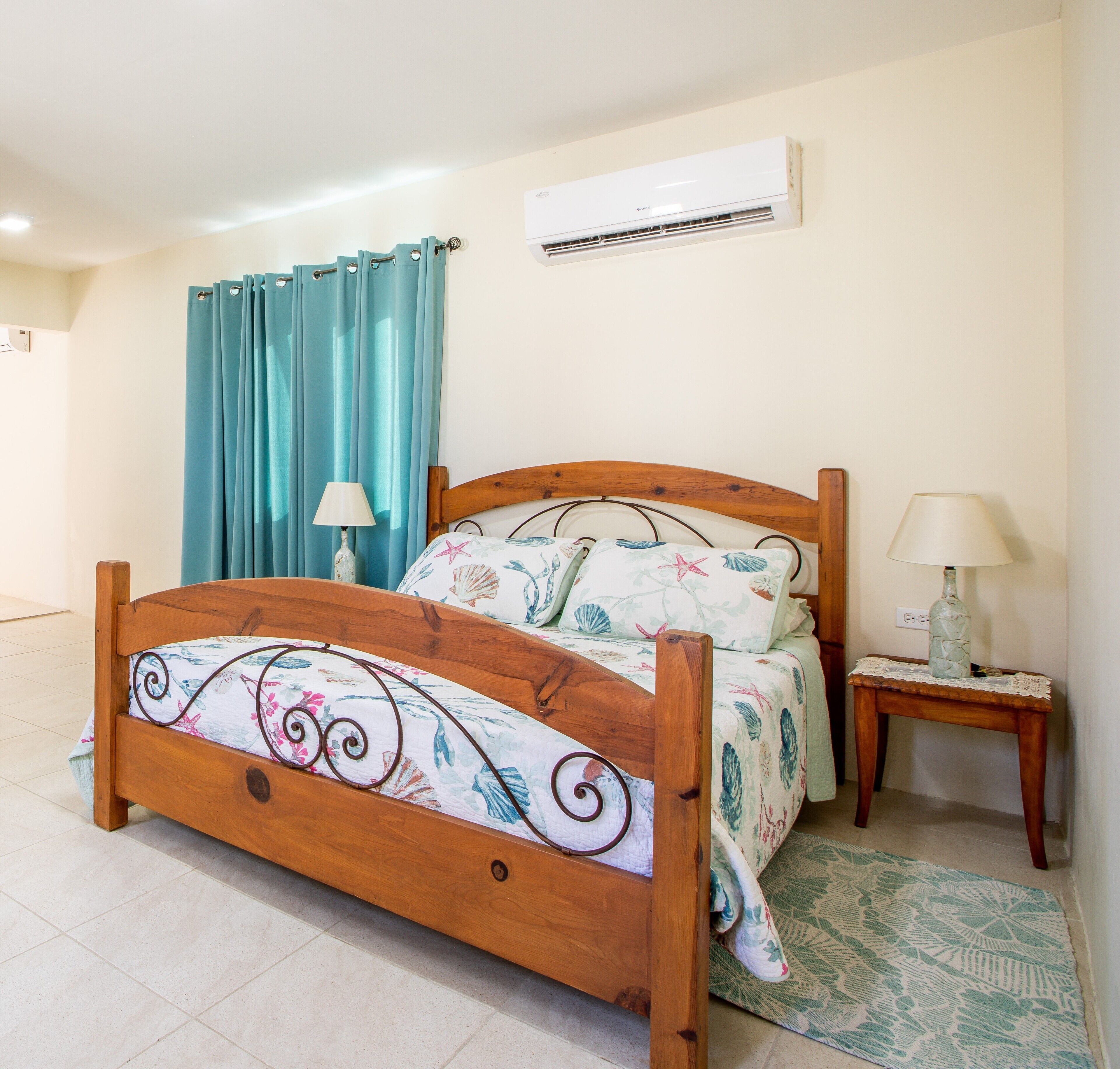 suite, 2 bedrooms | 1 bedroom, blackout curtains, soundproofing, iron/ironing board