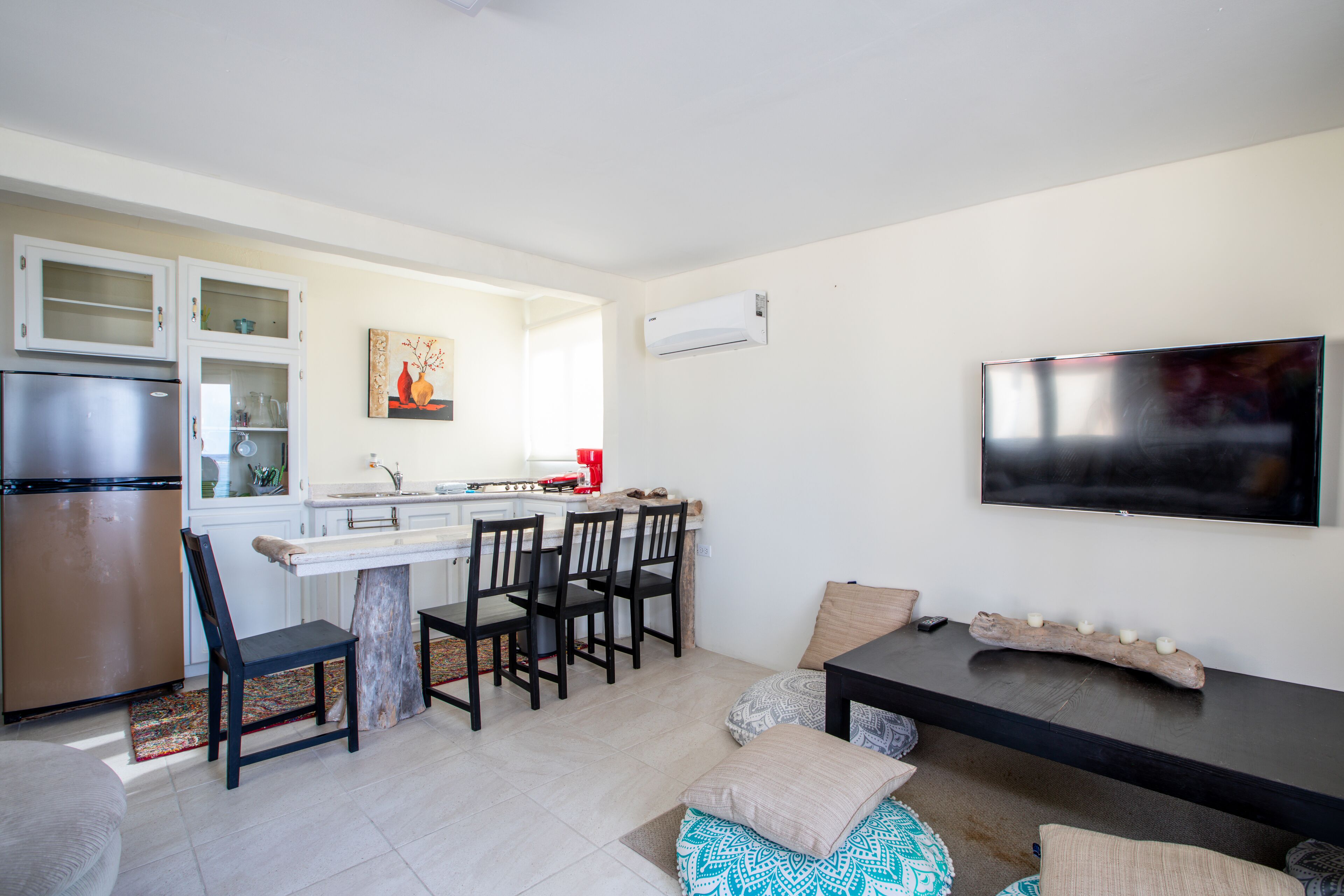 suite, 2 bedrooms | private kitchen | coffee/tea maker