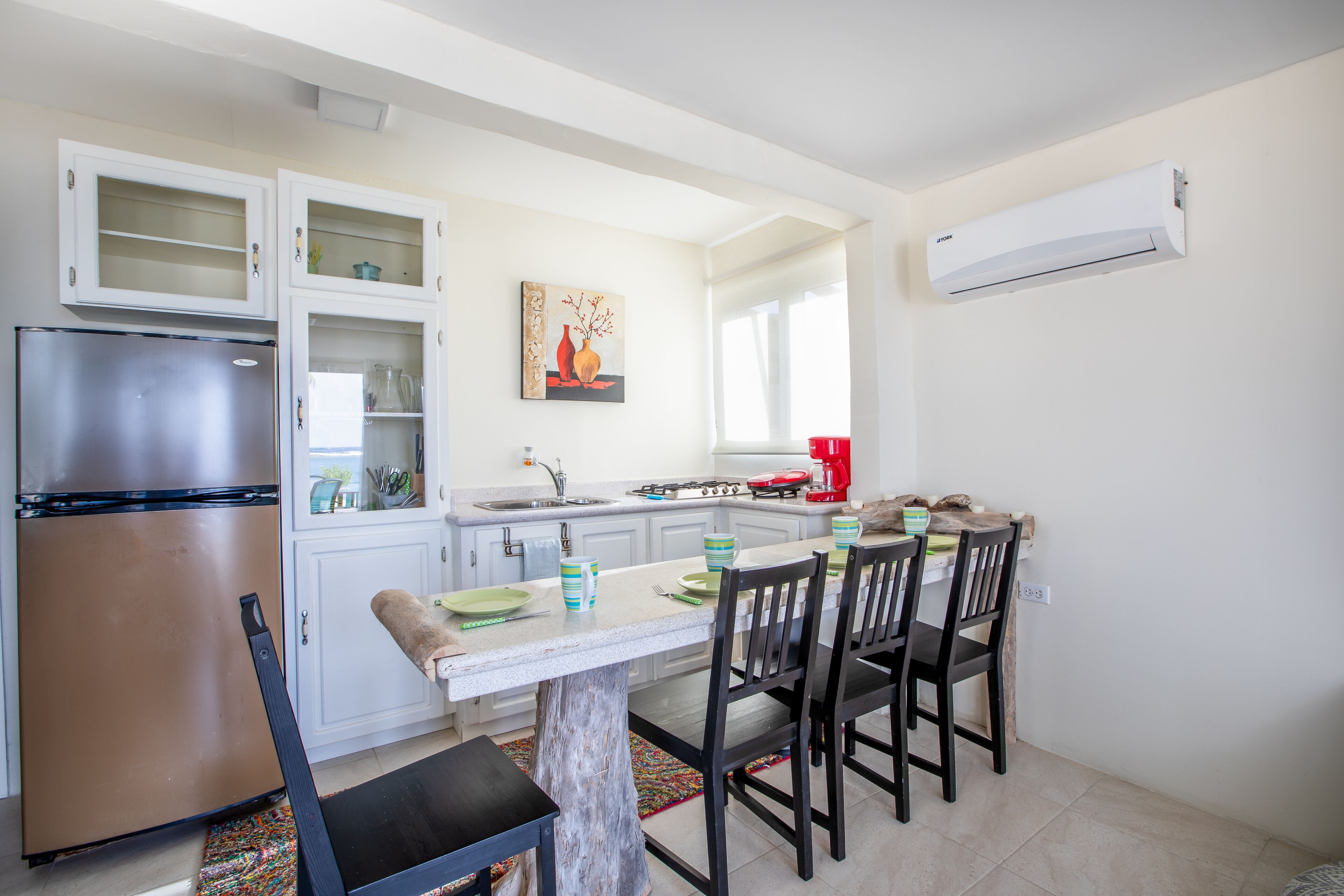 suite, 2 bedrooms | private kitchen | coffee/tea maker