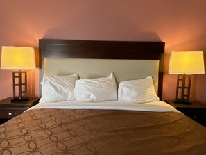 Habitació individual Deluxe, 1 llit de matrimoni gran | Escriptori i espai de treball apte per a portàtils 