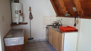 Cabin truyền thống, 1 phòng ngủ | Bếp nhỏ riêng | Tủ lạnh, lò nướng, bếp nấu, nồi cơm 