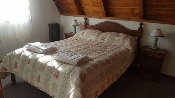 Cabane Tradition, 3 chambres | 1 chambre, couette en duvet d'oie, ameublement personnalisé, bureau