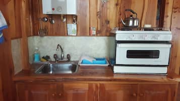 Cabin truyền thống, 2 phòng ngủ | Bếp riêng | Tủ lạnh, lò nướng, bếp nấu, nồi cơm