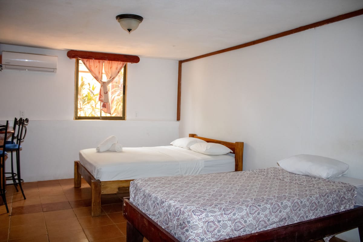 Premium-Apartment, 2 Schlafzimmer, Küche | 1 Schlafzimmer, kostenloses WLAN, Bettwäsche