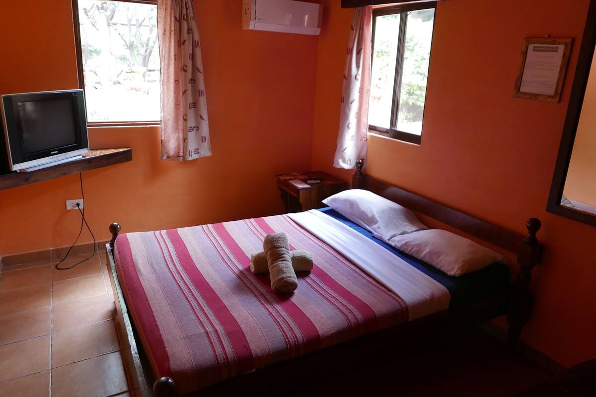 1 bedroom, WiFi (free), bed sheets