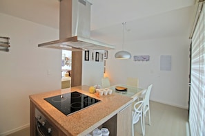 Apartment, 1 Bedroom, 2 Bathrooms (3 people) | In-room dining