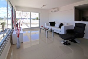 公寓, 2 间卧室 | 起居区 | 平板电视