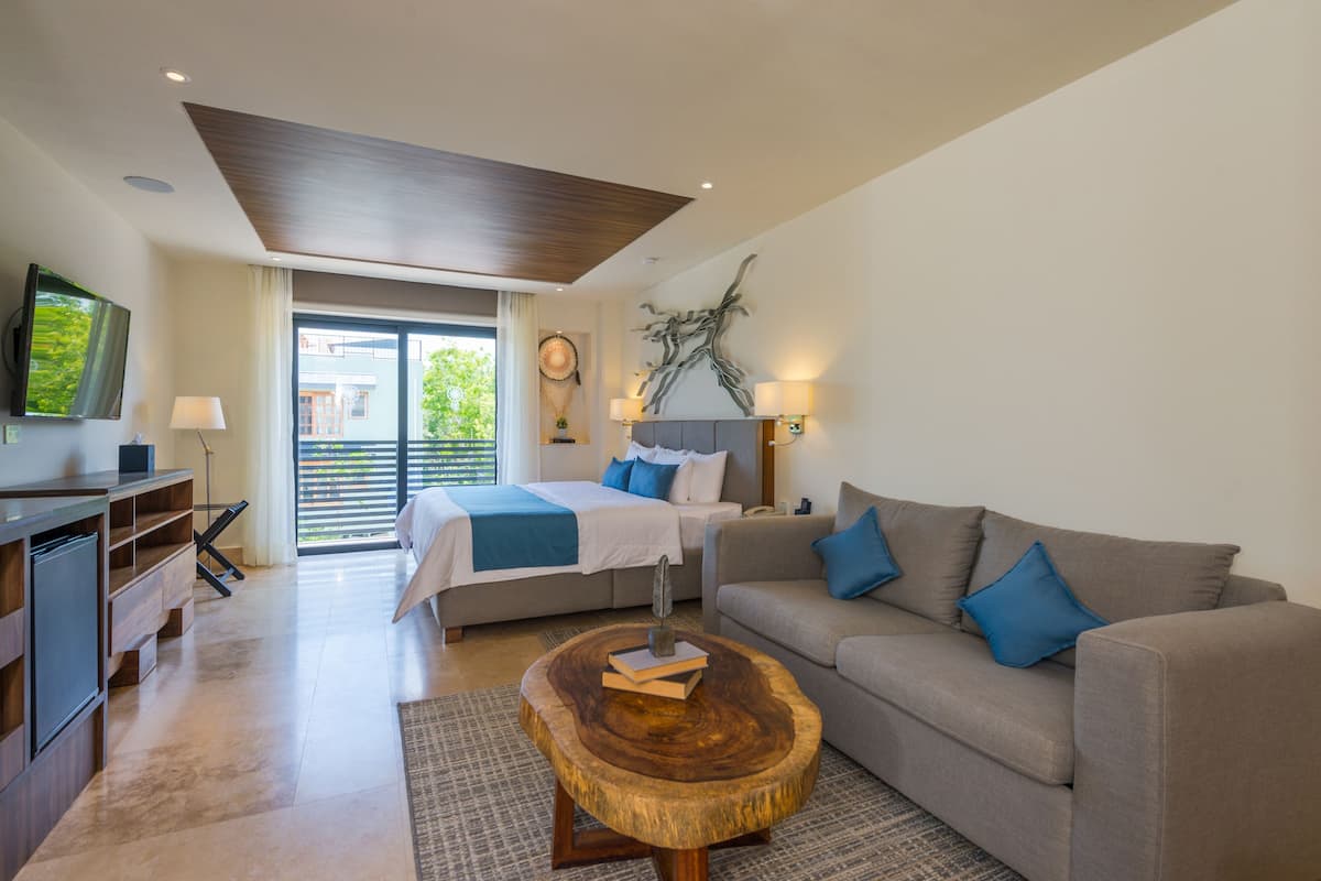 junior suite, 1 king bed | minibar, in-room safe, iron/ironing board, free wifi