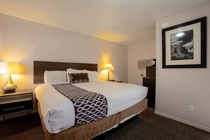 Deluxe Single Room, 1 King Bed, Non Smoking | Desk, free WiFi