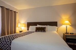 Deluxe Single Room, 1 King Bed, Non Smoking | Desk, free WiFi