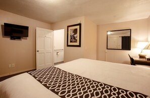 Desk, free WiFi - Celilo Inn (Williams)