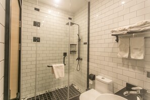 Deluxe Twin Room | Bathroom