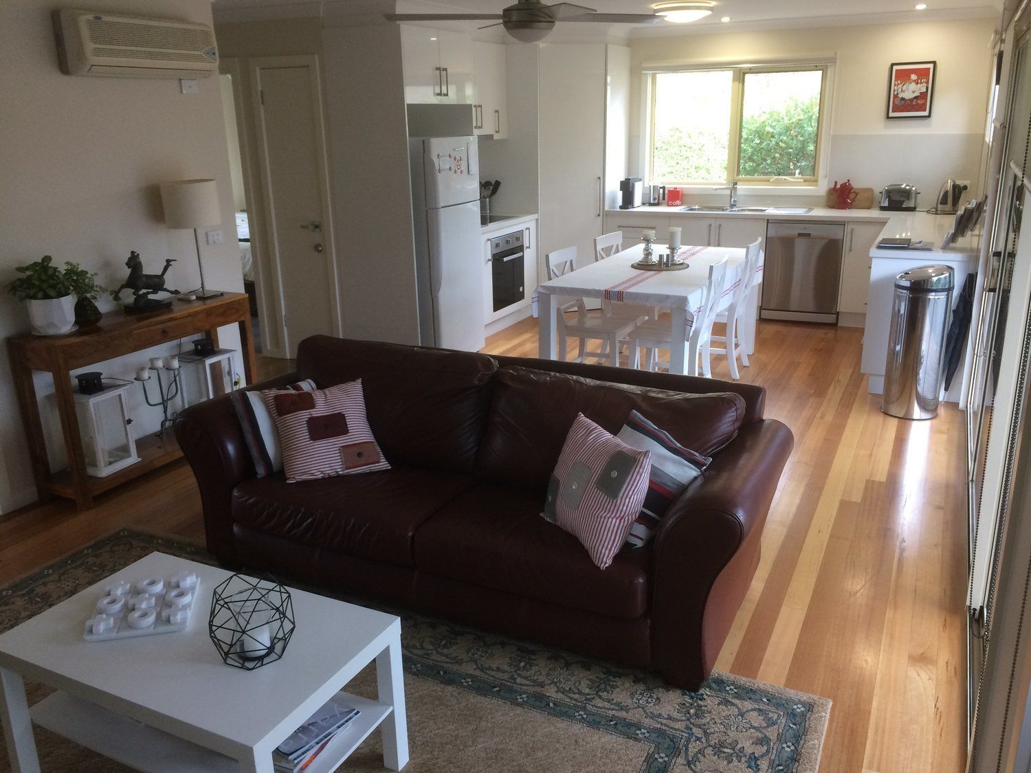 Apartment, 2 Bedrooms | Living area | TV, fireplace, Netflix