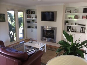 Leilighet, 2 soverom | Oppholdsrom | TV, peis og Netflix