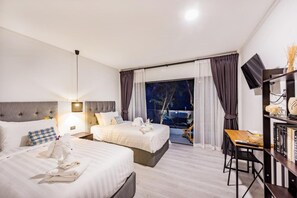 Superior Double Room Sea View | 浴室 | 淋浴设施、免费洗浴用品、毛巾