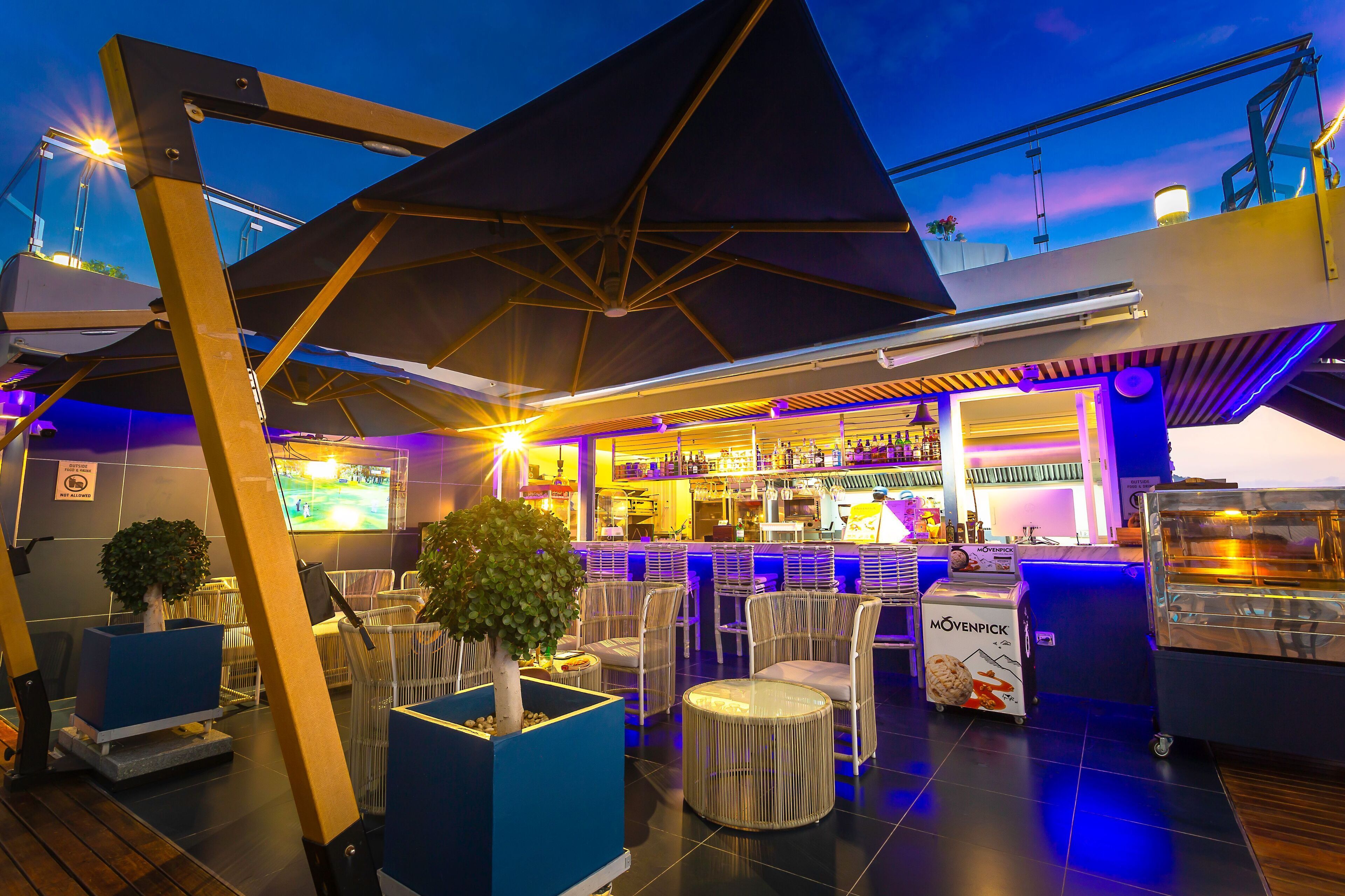 Poolside bar