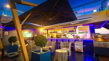 Poolside bar