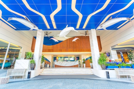 Property entrance. Hotel Clover Patong Phuket