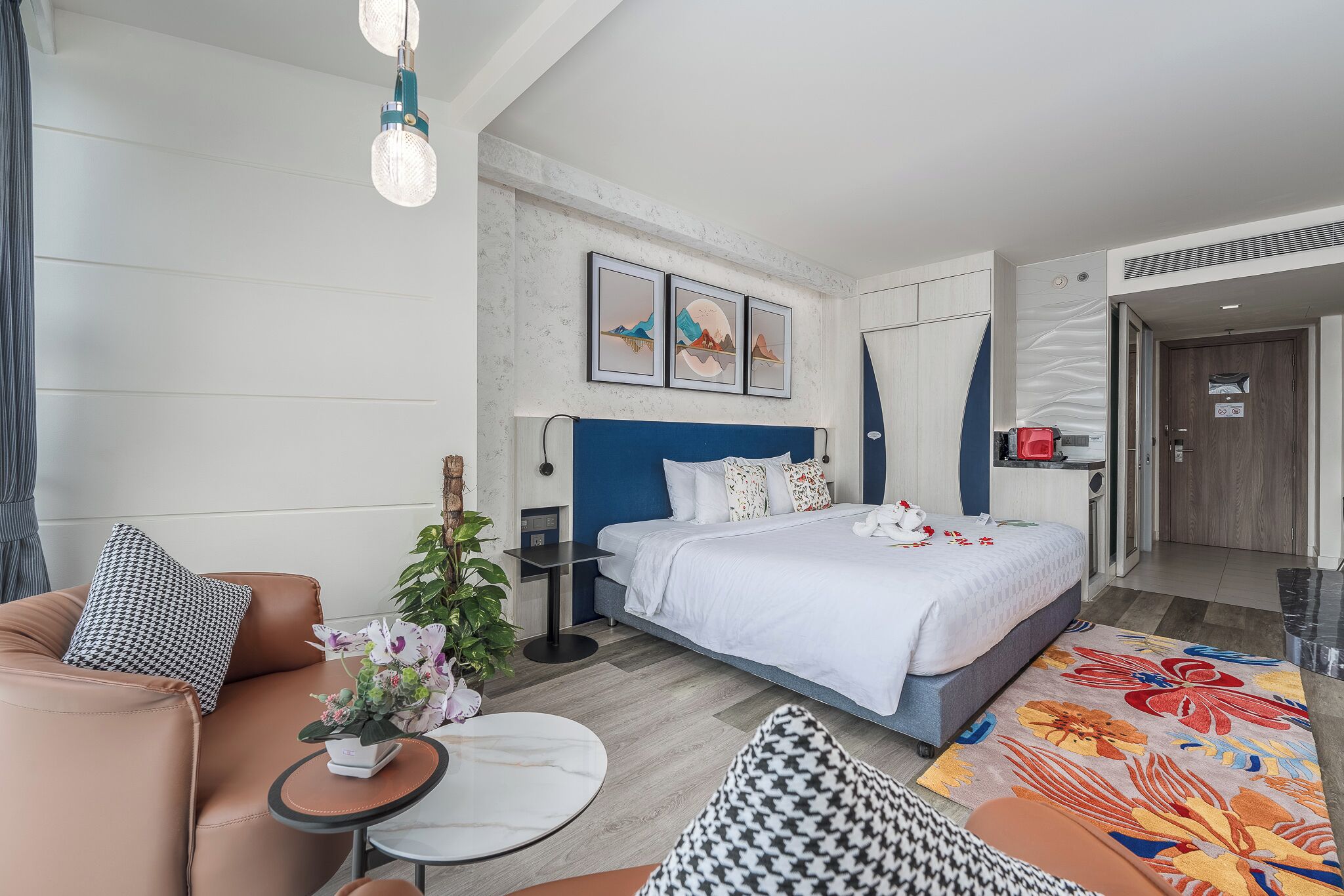 Deluxe Studio | Premium bedding, minibar, in-room safe, individually decorated