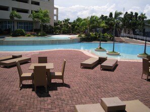 2 piscinas al aire libre, sillones reclinables de piscina