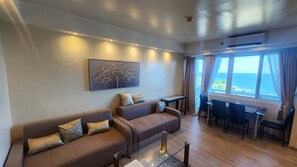 Family Condo, 2 Bedrooms, Ocean View, Beachfront | Living area