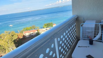 Bloc d'apartaments familiar, 2 dormitoris, vistes a l'oceà, primera línia de platja | Terrassa o pati