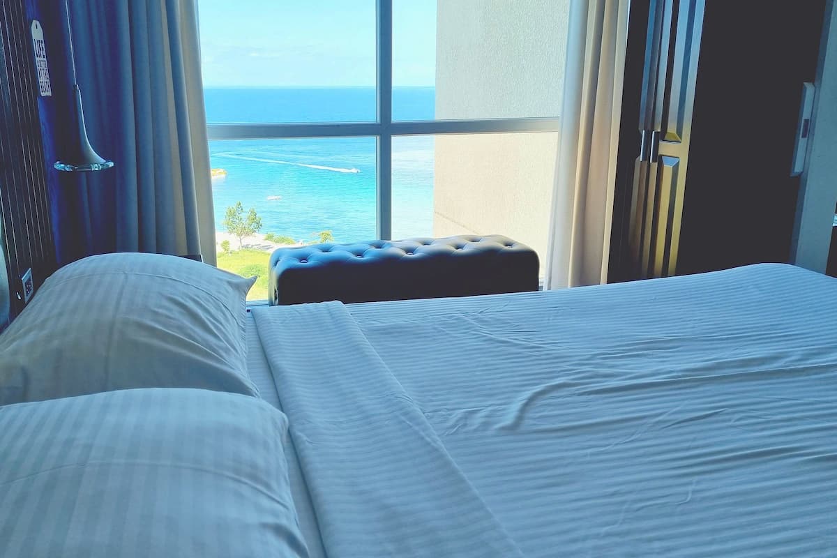 Luxury Condo, 2 Bedrooms, Ocean View | 2 bedrooms, down comforters, in-room safe, individually decorated