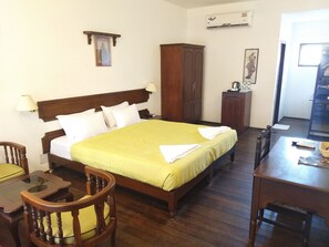 Dobbeltrom – deluxe, 1 soverom | Skrivebord, lydisolert, strykejern/-brett og wi-fi (inkludert)