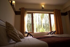 Desk, soundproofing, rollaway beds, free WiFi - Hotel Ladakh Himalayan Retreat (Leh)