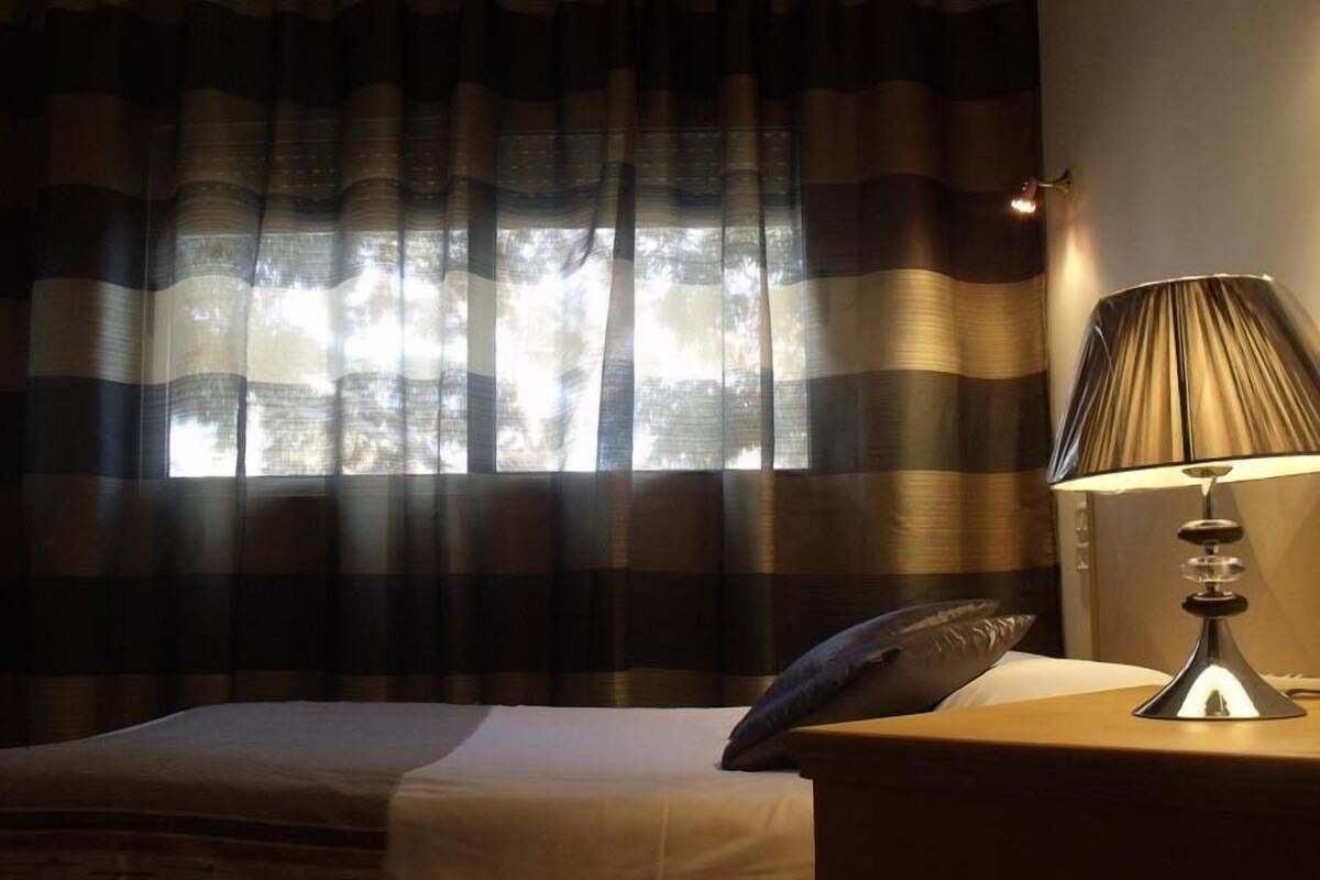 Coffres-forts dans les chambres, bureau, rideaux occultants