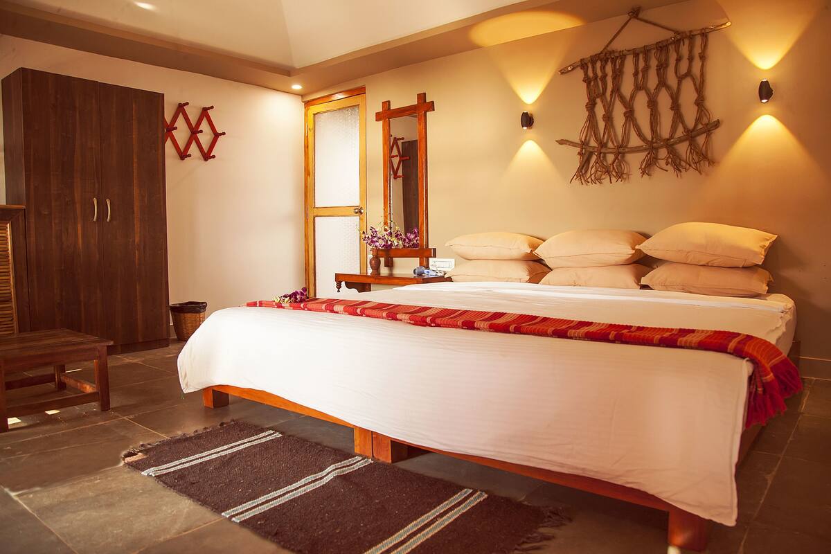 Deluxe-Zimmer, Nichtraucher | 1 Schlafzimmer, Zimmersafe, Schreibtisch, Zustellbetten