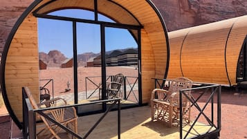 Deluxe Studio Suite | Individually furnished, desk, soundproofing, bed sheets