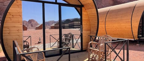 Muebles diferentes, escritorio y sistema de insonorización