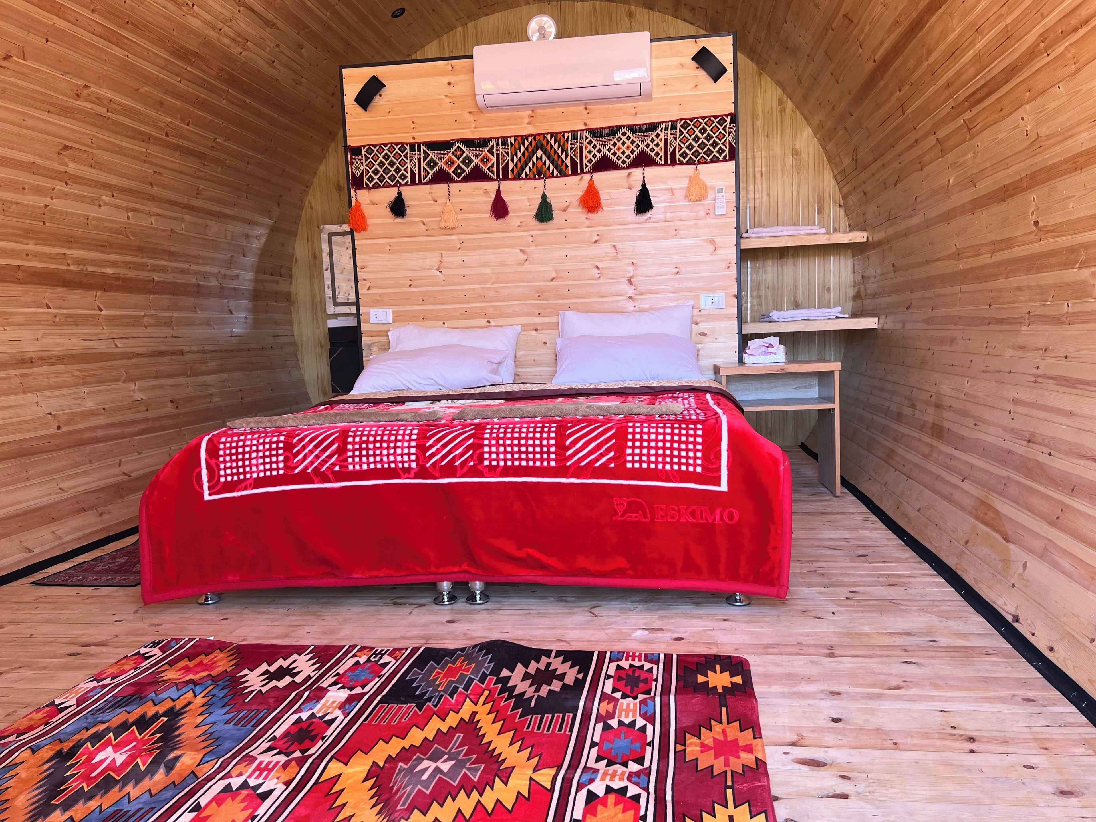 Studiosvit Deluxe | Unika möbler, skrivbord, ljudisolering och sängkläder