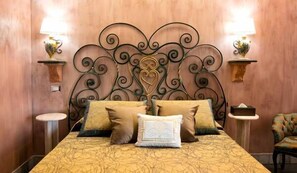 Premium bedding, minibar, individually decorated, individually furnished