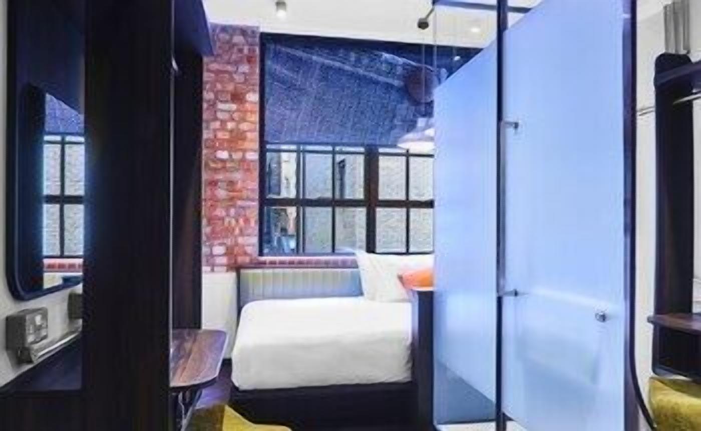 Hypo-allergenic bedding, in-room safe, desk, laptop workspace