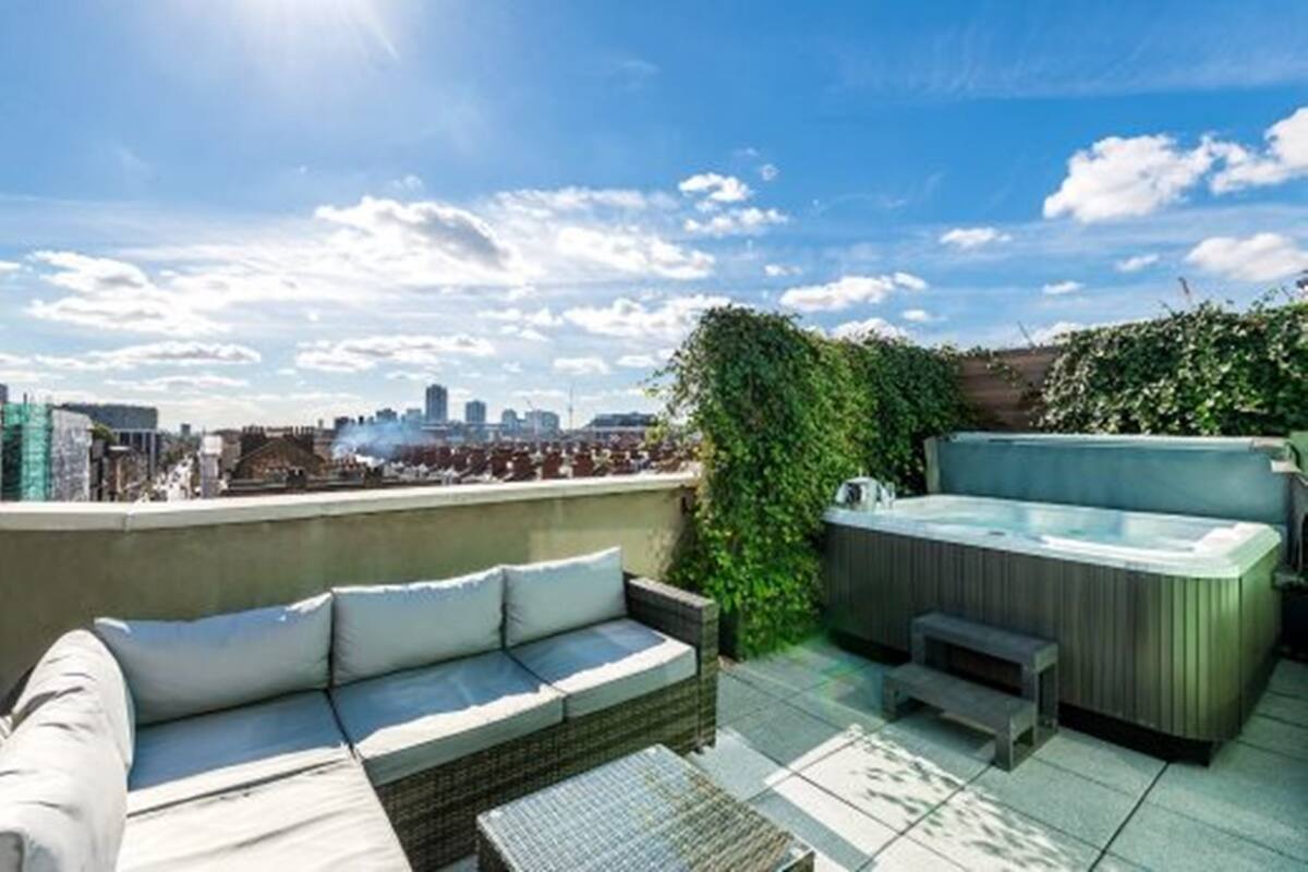 Loft with Hot Tub and Terrace | 테라스/파티오