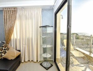 Quarto casal panorâmico, 2 quartos, cozinha, vista para a praia | 2 quartos, escrivaninha, Wi-Fi de cortesia