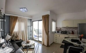 Talo, 2 makuuhuonetta | Oleskelualue | Taulutelevisio