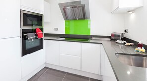 Private kitchen - City Stay Apartments - Mill Street (Bedford)