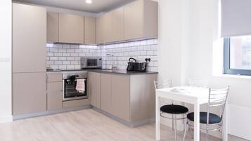 Executive Apartment, 1 Bedroom | Private kitchen