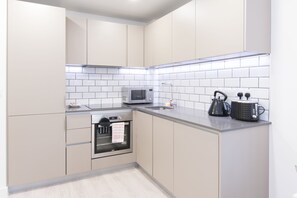 Apartemen Eksekutif, 1 kamar tidur | Dapur pribadi | Lemari es besar, microwave, oven, dan kompor