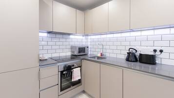Executive Apartment, 1 Bedroom | Private kitchen