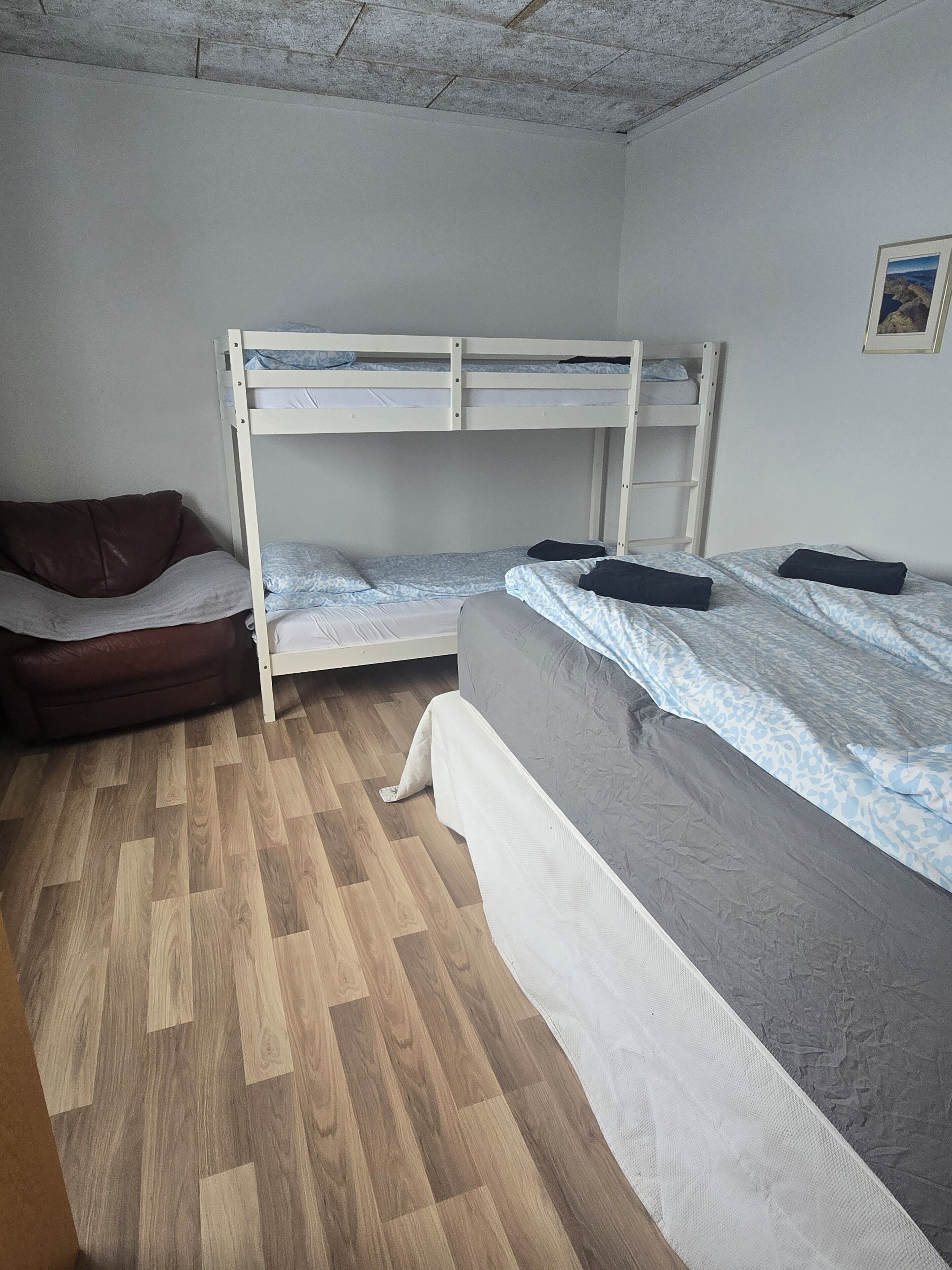 Comfort-huoneisto, 3 makuuhuonetta | Ylelliset vuodevaatteet, äänieristys, ilmaiset vauvansängyt