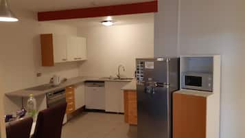 Comfort Apartment, 3 Bedrooms | Private kitchen | Full-size fridge, microwave, stovetop, toaster